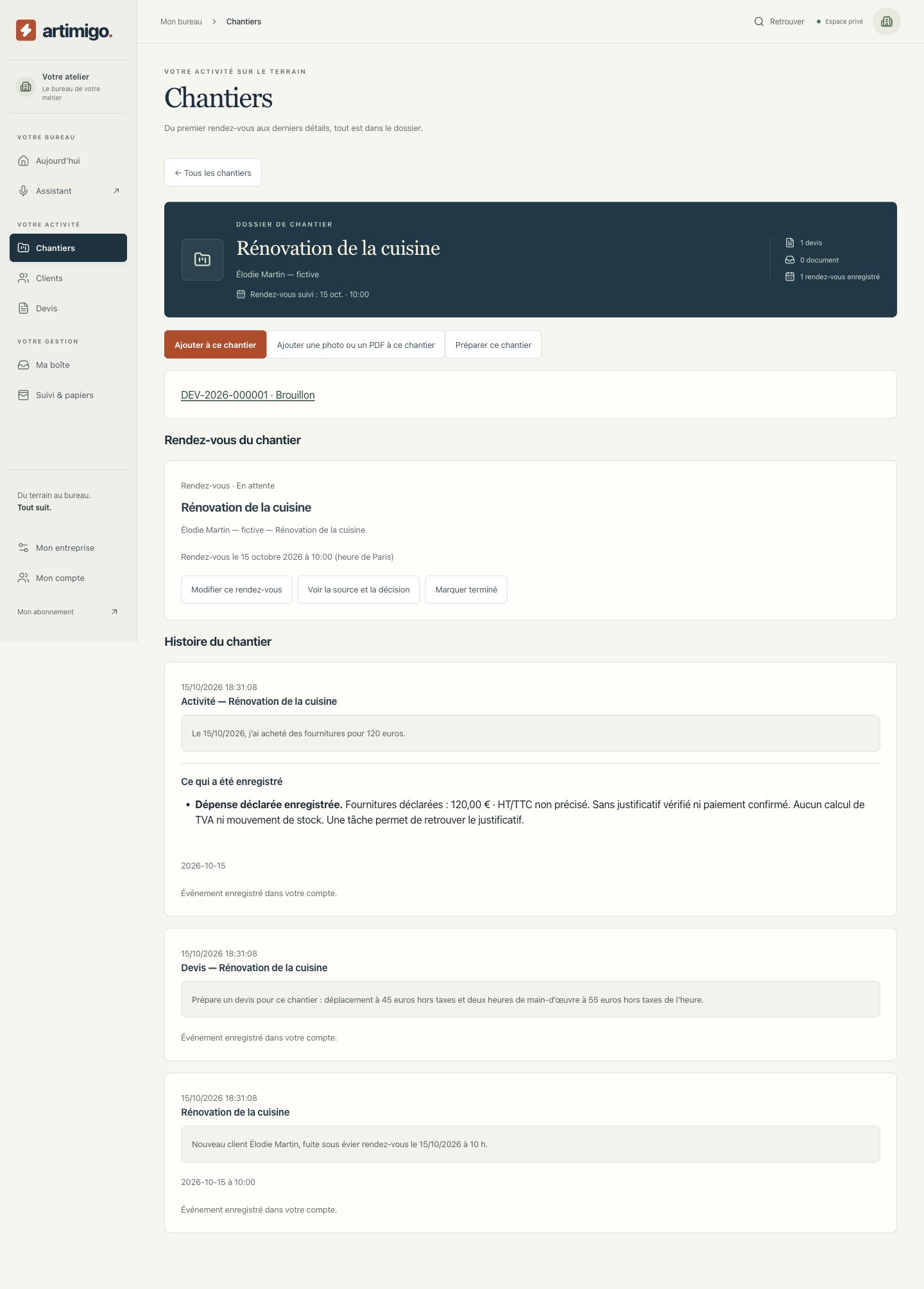 Capture de l’application : un chantier fictif avec son devis, son rendez-vous et son historique, regroupés dans le même dossier.